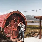 Barrel Land Blidinje - Drvena Bacva Za Spavanje אתר קמפינג