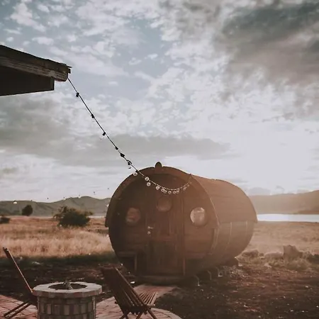 Barrel Land Blidinje - Drvena Bacva Za Spavanje Kamp alanı *