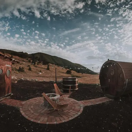 Barrel Land Blidinje - Drvena Bacva Za Spavanje مكان تخييم